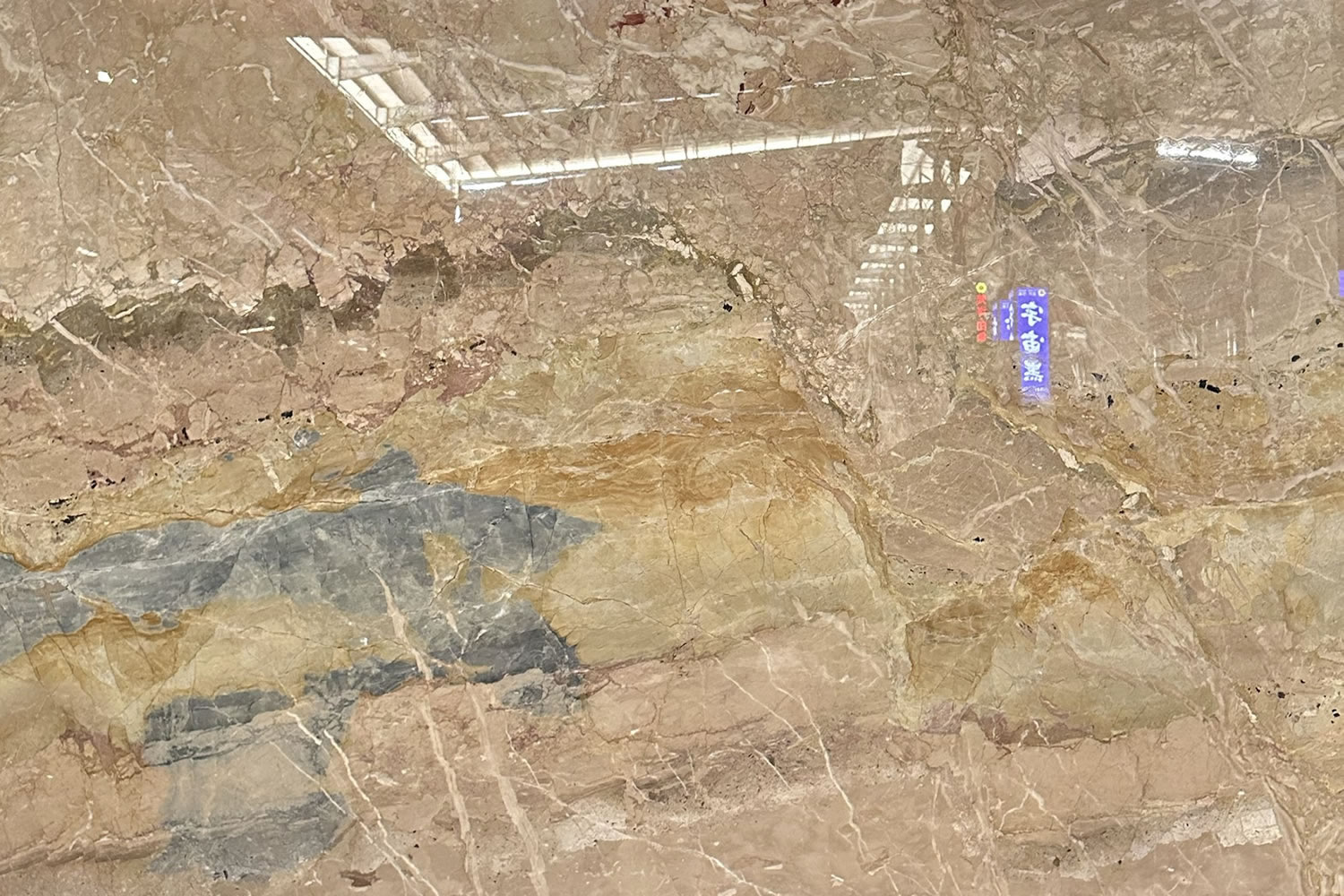 Breccia Aurora