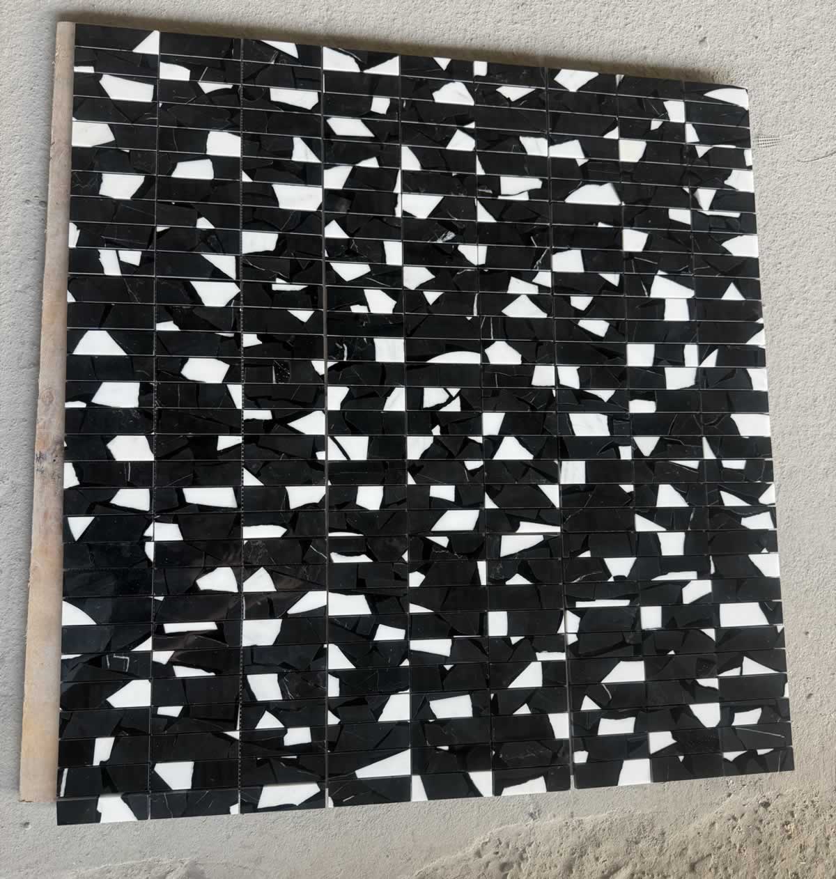 Nero Marquina + Oriental White Mosaic